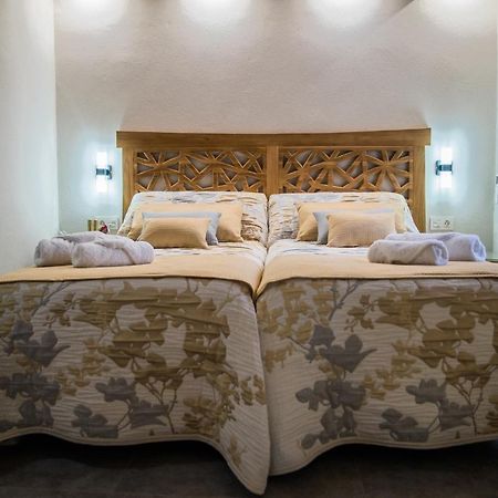 Apartamentos Turisticos El Altozano Фуэнтес-де-Леон Экстерьер фото