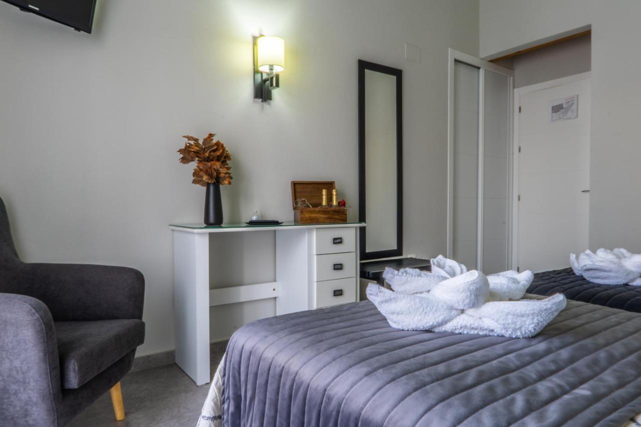 Apartamentos Turisticos El Altozano Фуэнтес-де-Леон Экстерьер фото