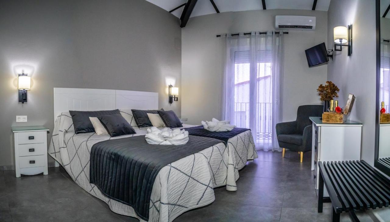 Apartamentos Turisticos El Altozano Фуэнтес-де-Леон Экстерьер фото