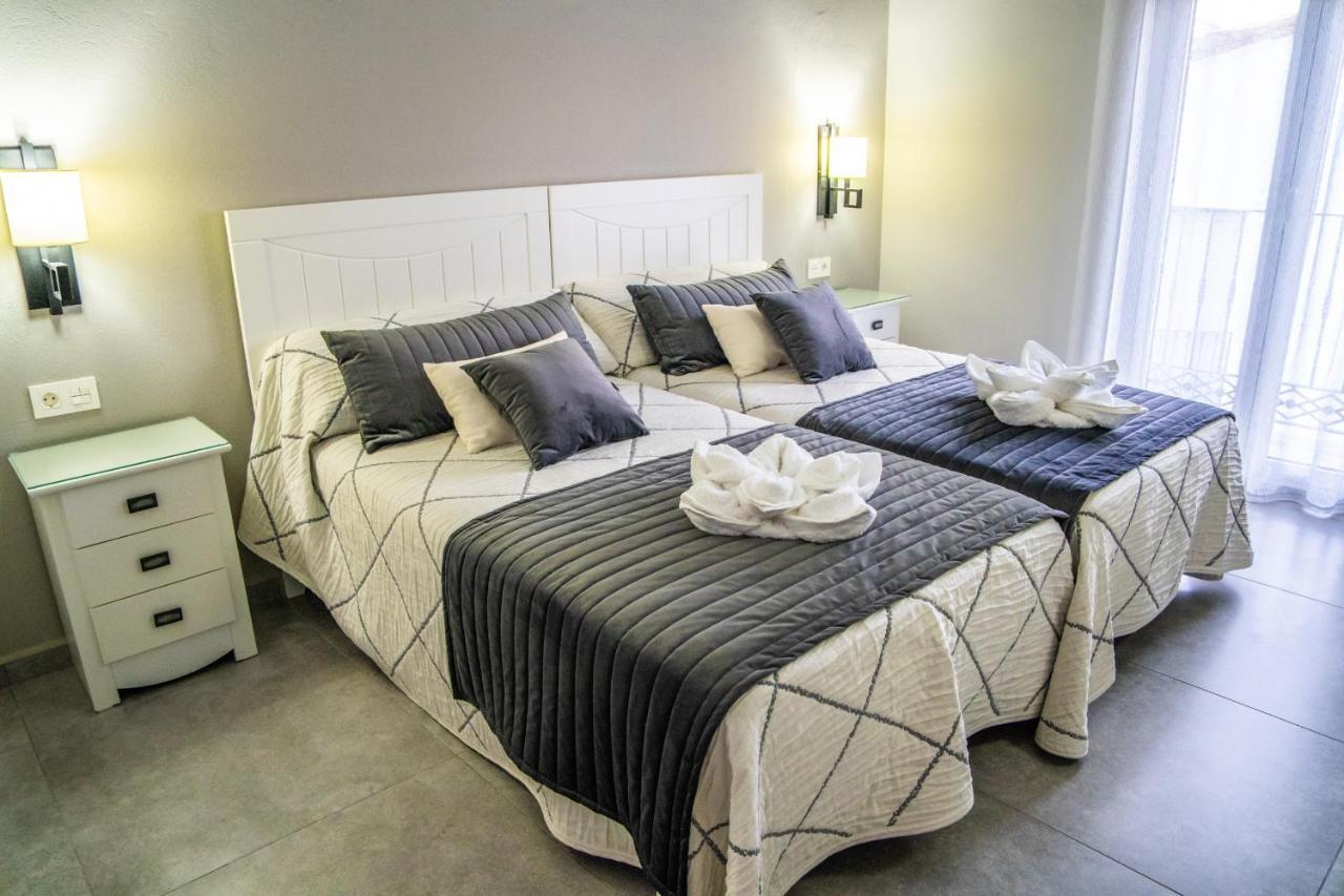 Apartamentos Turisticos El Altozano Фуэнтес-де-Леон Экстерьер фото