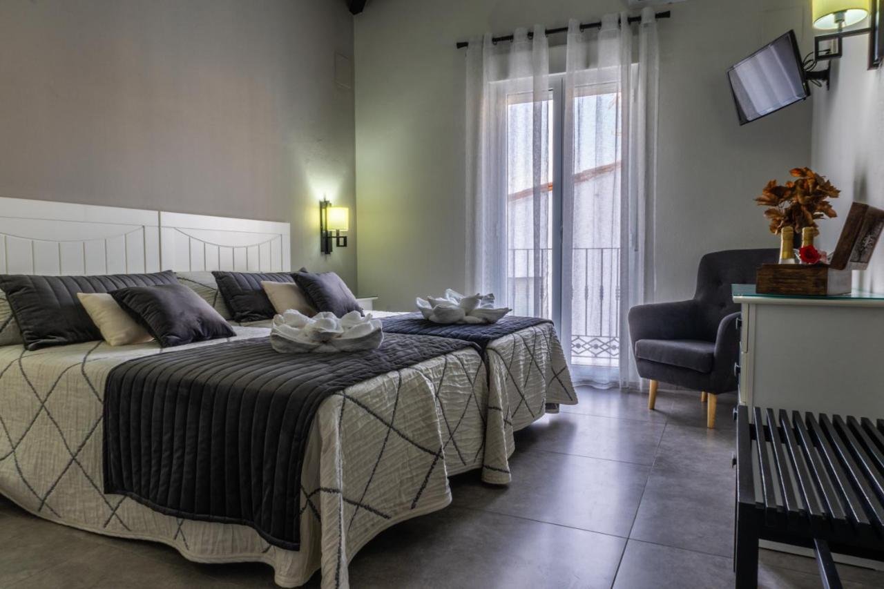 Apartamentos Turisticos El Altozano Фуэнтес-де-Леон Экстерьер фото