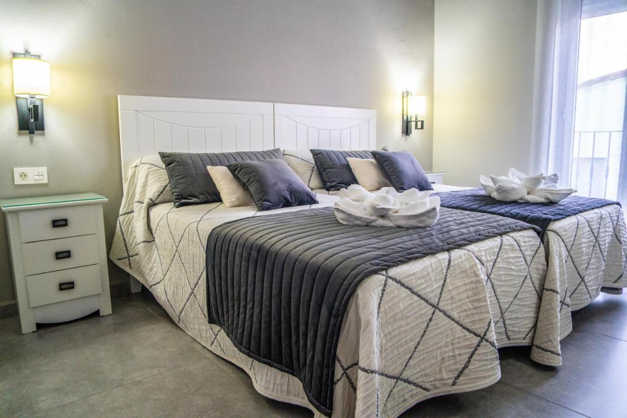 Apartamentos Turisticos El Altozano Фуэнтес-де-Леон Экстерьер фото