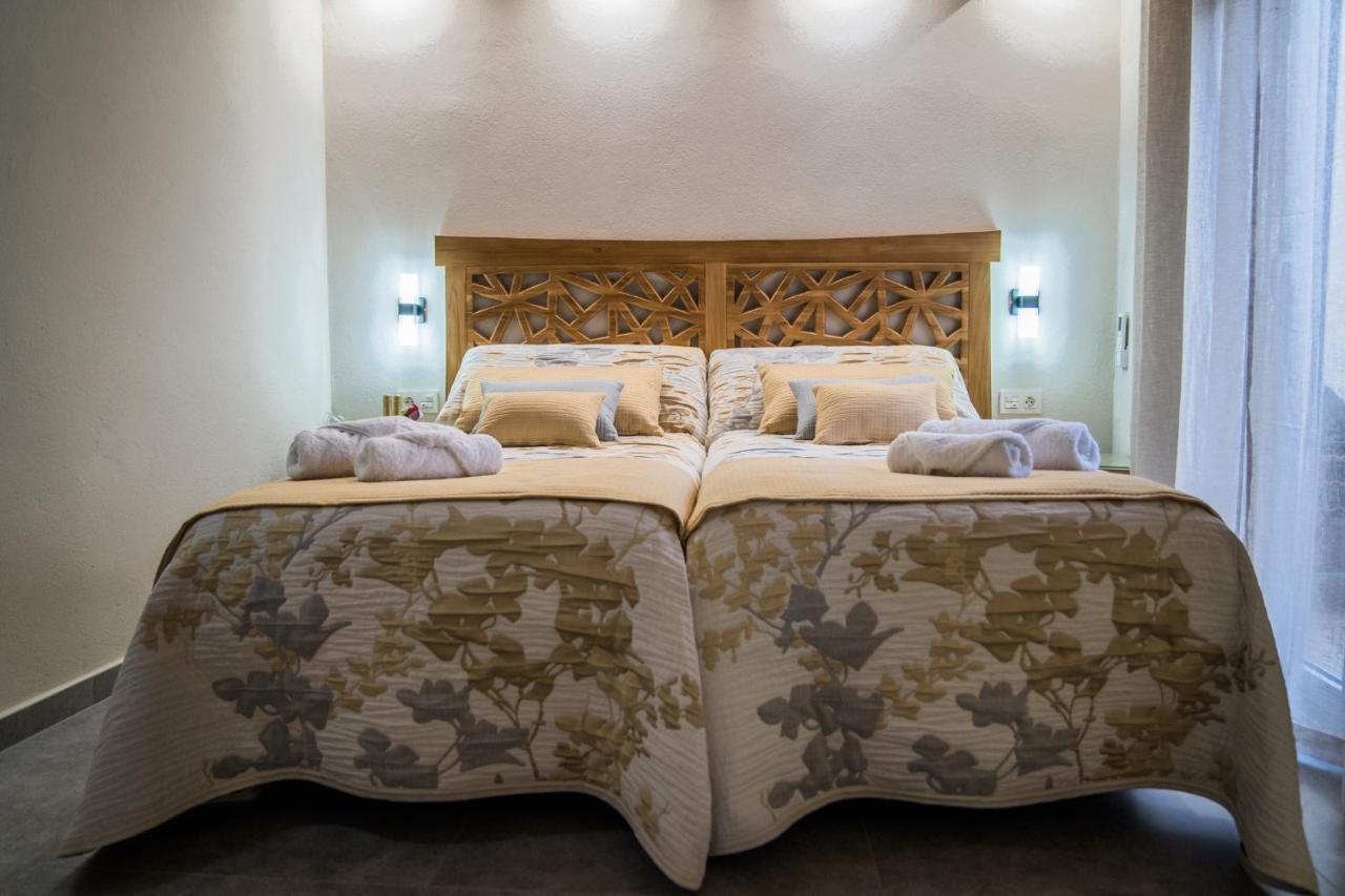 Apartamentos Turisticos El Altozano Фуэнтес-де-Леон Экстерьер фото