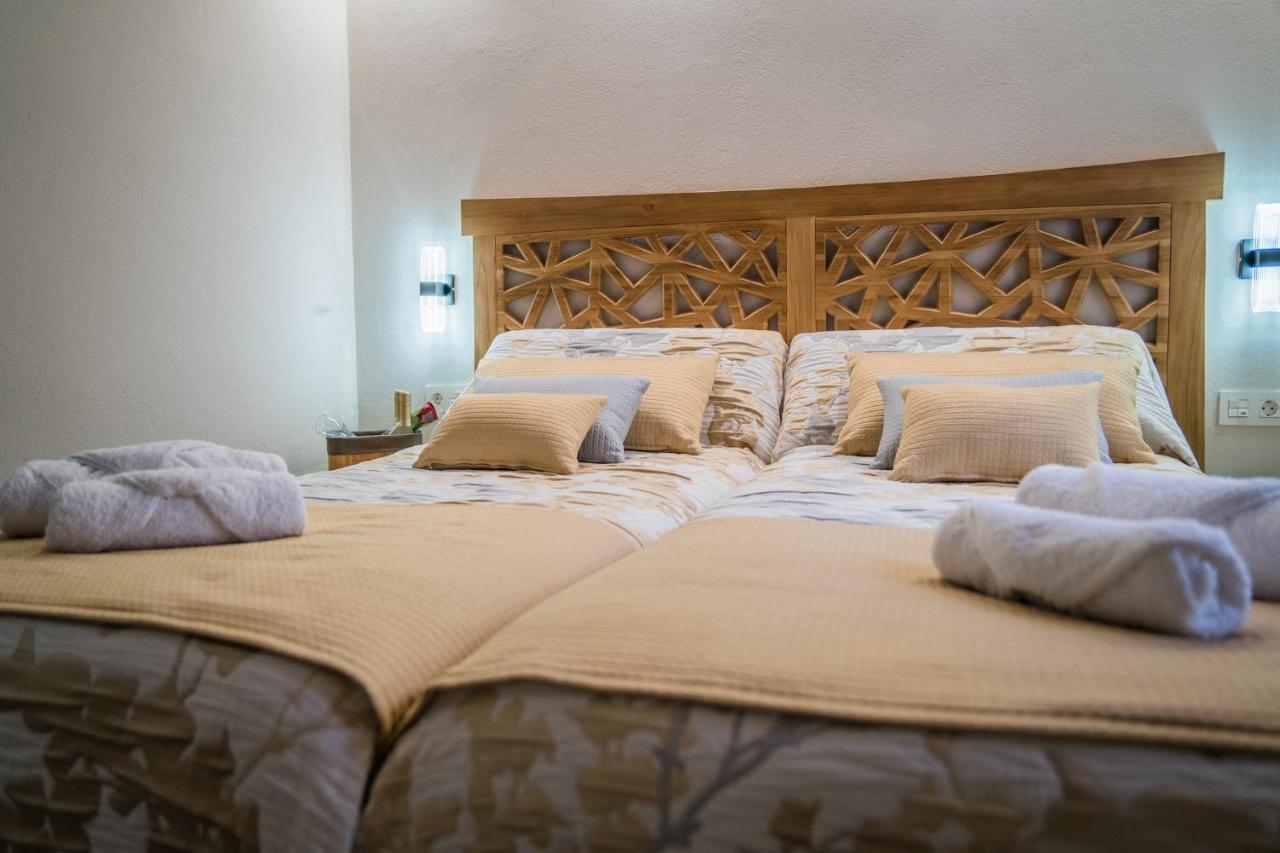 Apartamentos Turisticos El Altozano Фуэнтес-де-Леон Экстерьер фото